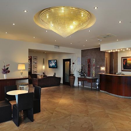 Hotel Bridge Белариа-Игеа Марина Екстериор снимка