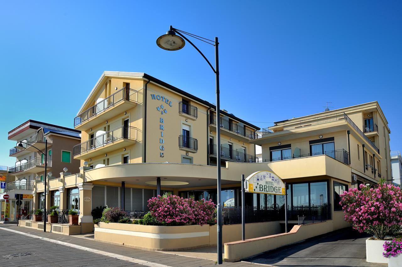 Hotel Bridge Белариа-Игеа Марина Екстериор снимка